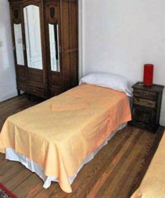 фото отеля Petit Hostel Frente al Rio