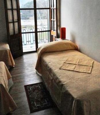 фото отеля Petit Hostel Frente al Rio