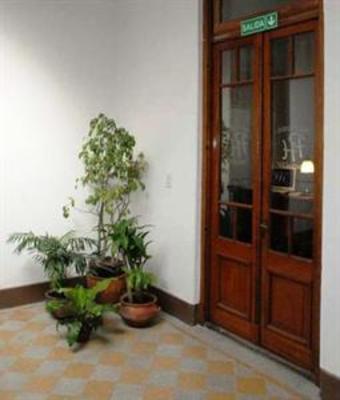 фото отеля Petit Hostel Frente al Rio