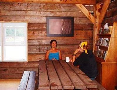 фото отеля Algonquin's Wolf den Bunkhouse n' Cabins
