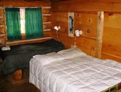 фото отеля Algonquin's Wolf den Bunkhouse n' Cabins