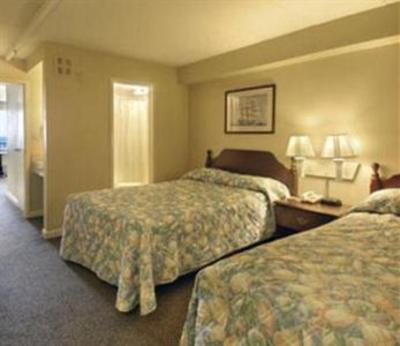 фото отеля Travelodge Suites Oceanfront