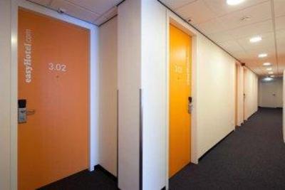 фото отеля easyHotel Den Haag