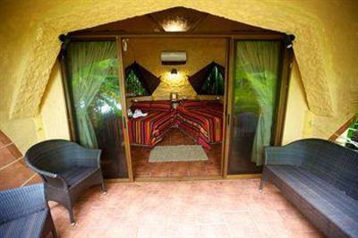 фото отеля Ylang Ylang Beach Resort