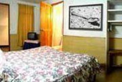фото отеля Hostal Li-ming