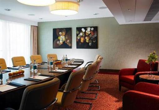 фото отеля Lingfield Park Marriott Hotel and Country Club