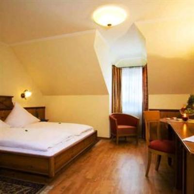 фото отеля Hotel Bayerischer Loewe Osterhofen