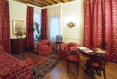 фото отеля Torre Dell'Orologio Suites Venice