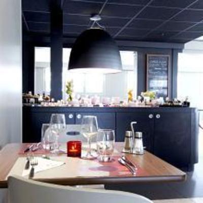 фото отеля Campanile Hotel Dreux