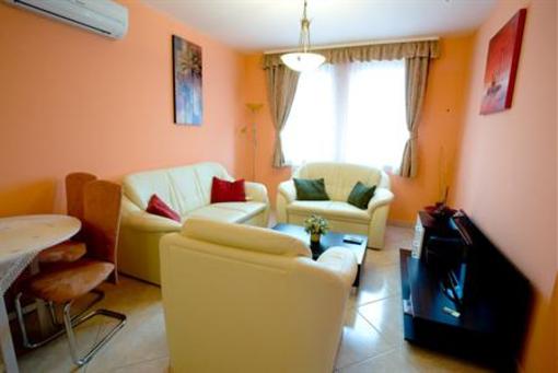 фото отеля Julia Mediterran Apartman