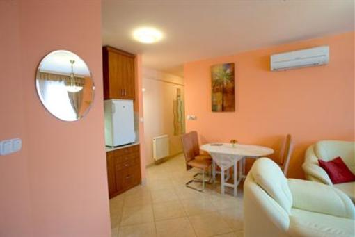фото отеля Julia Mediterran Apartman