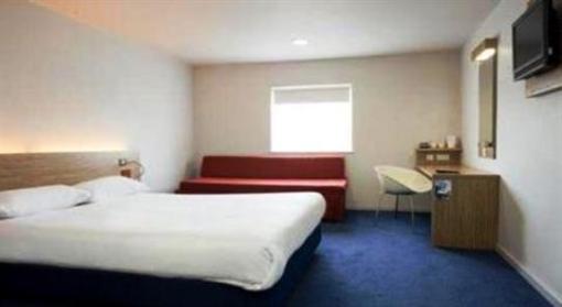 фото отеля Travelodge Hotel Sunbury M3 London
