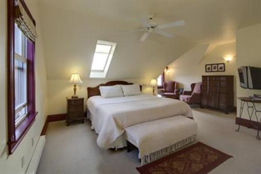 фото отеля Spinnaker Inn