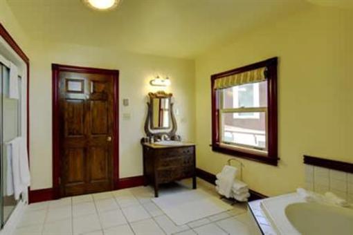 фото отеля Spinnaker Inn