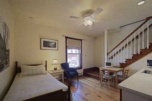 фото отеля Spinnaker Inn