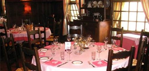 фото отеля Hotel Restaurant Le Cheval Blanc Montmort-Lucy