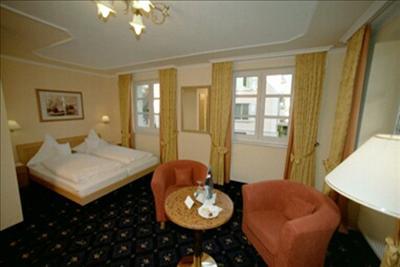 фото отеля Stadthotel Zum Goldenen Hirschen
