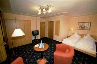 фото отеля Stadthotel Zum Goldenen Hirschen