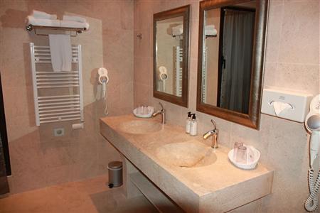 фото отеля Hotel Henry II Beaune Centre