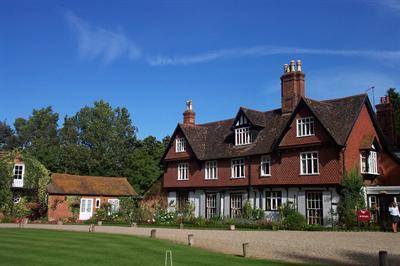 фото отеля Ravenwood Hall Hotel Bury St. Edmunds