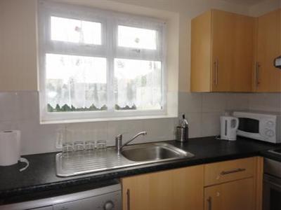 фото отеля Toms Inn Upton Park