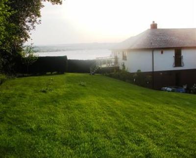 фото отеля Riverdown B & B