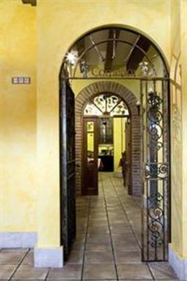фото отеля Hostal El Marques Saldaña
