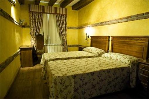 фото отеля Hostal El Marques Saldaña
