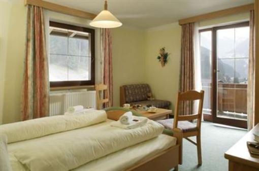 фото отеля Hotel Cafe Stoanerhof Mayrhofen