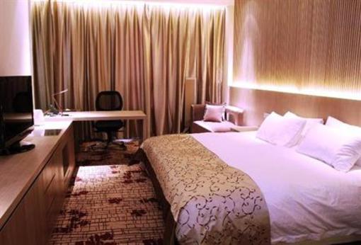 фото отеля Chalong International Hotel