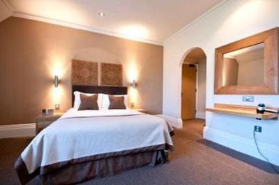 фото отеля Innkeeper's Lodge The Hand & Sceptre