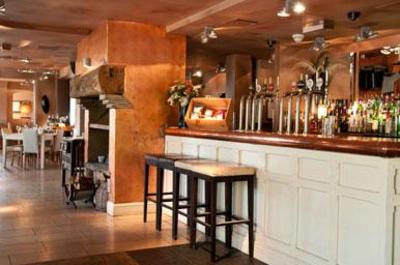 фото отеля Innkeeper's Lodge The Hand & Sceptre