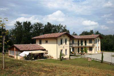 фото отеля Cascina Vignole Farmhouse Montafia