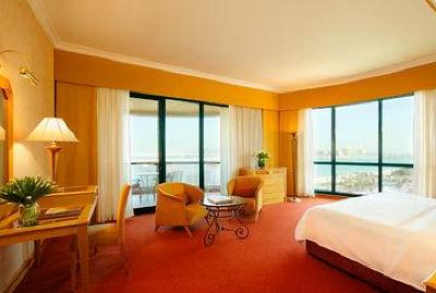 фото отеля Le Meridien Mina Seyahi Beach Resort and Marina