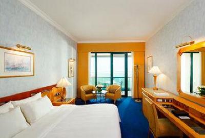 фото отеля Le Meridien Mina Seyahi Beach Resort and Marina