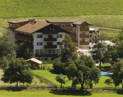 фото отеля Hotel Wiesenhof St. Leonhard In Passeier