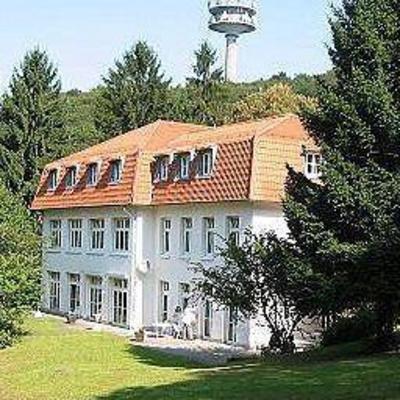 фото отеля Hotel und Tagungszentrum Georg Leber Haus Kelkheim