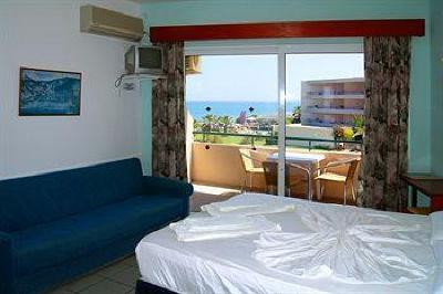 фото отеля Seafront Apartments Arkadi