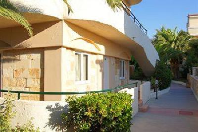 фото отеля Seafront Apartments Arkadi