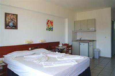 фото отеля Seafront Apartments Arkadi