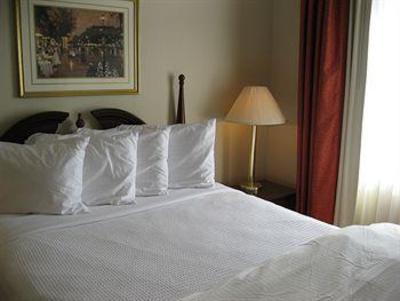 фото отеля Chisholm Suite Hotel