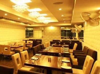 фото отеля Surya Royal Hotel