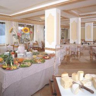 фото отеля Hotel Des Alpes Molveno