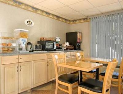 фото отеля Super 8 Old Saybrook