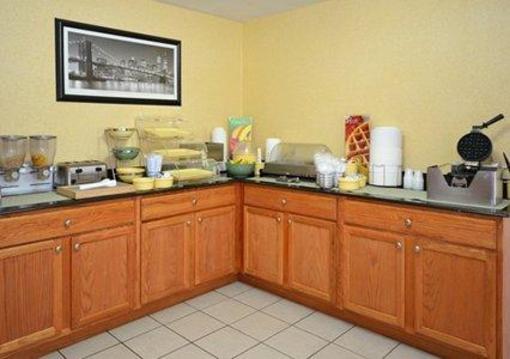 фото отеля Quality Inn Raynham