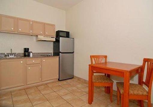 фото отеля Econo Lodge & Suites Port Arthur (Texas)