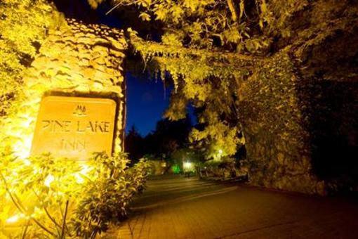фото отеля Pine Lake Inn White River