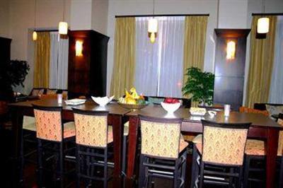 фото отеля Hampton Inn Suites Detroit-Canton