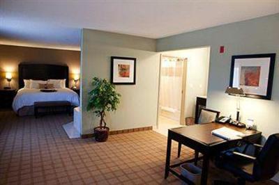 фото отеля Hampton Inn Suites Detroit-Canton