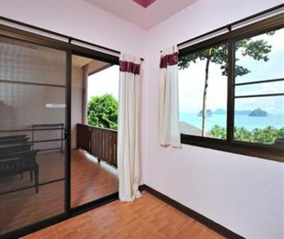 фото отеля Koh Ngai Cliff Beach Resort